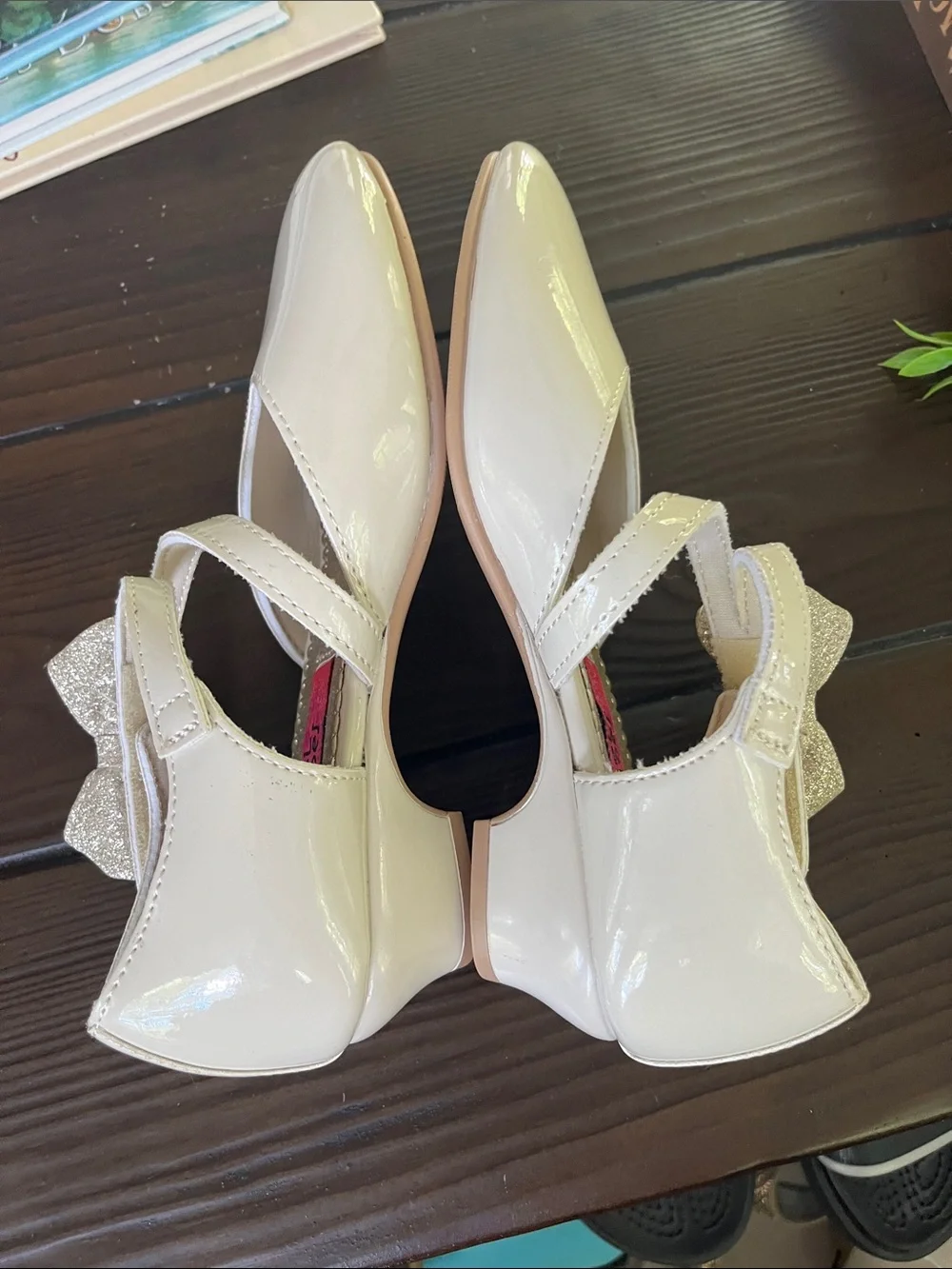 Rachel Shoes Cream Patent Mary Janes with Gold Glitter Bows NWOT